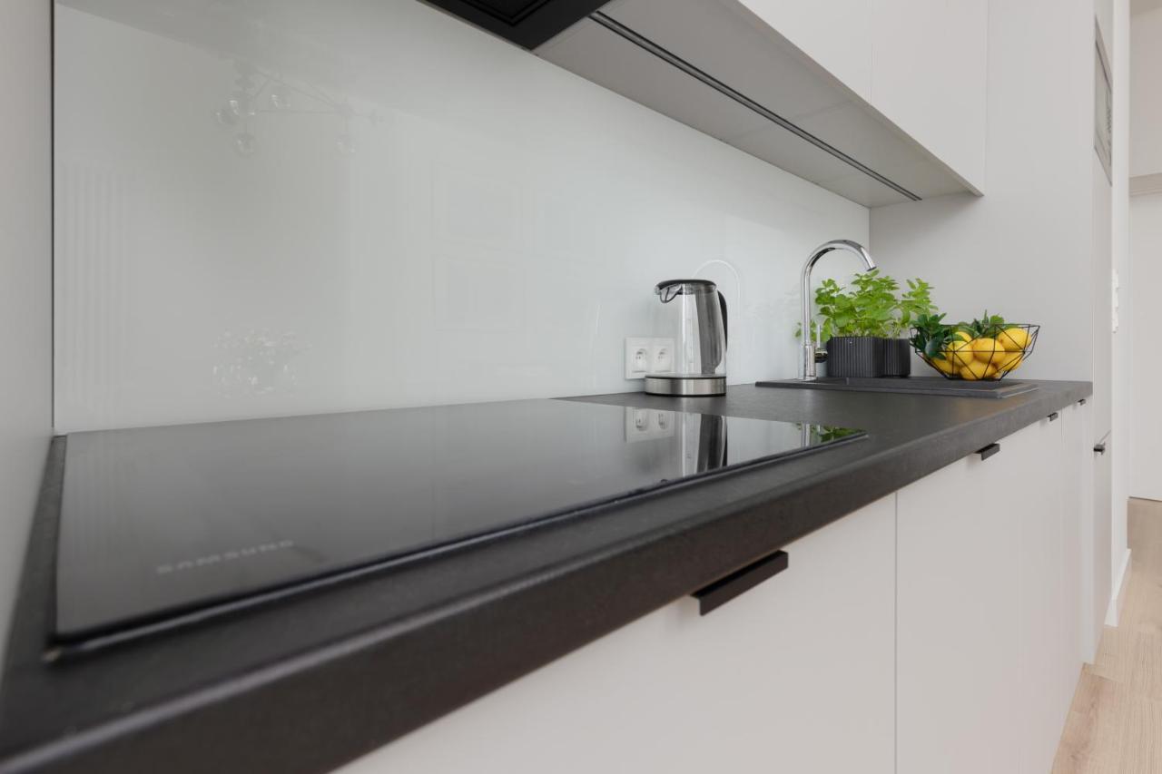 Spacious Apartment With Panoramic View Of Warsaw By Noclegi Renters Bagian luar foto